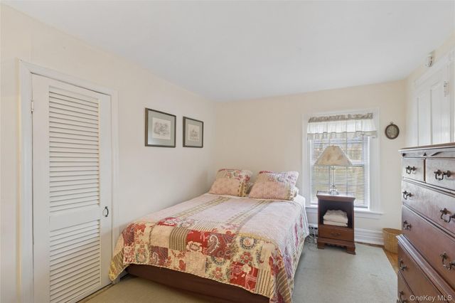 718 Montauk Highway, East Quogue, NY 11942