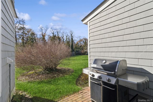 718 Montauk Highway, East Quogue, NY 11942