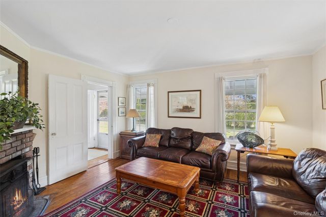 718 Montauk Highway, East Quogue, NY 11942