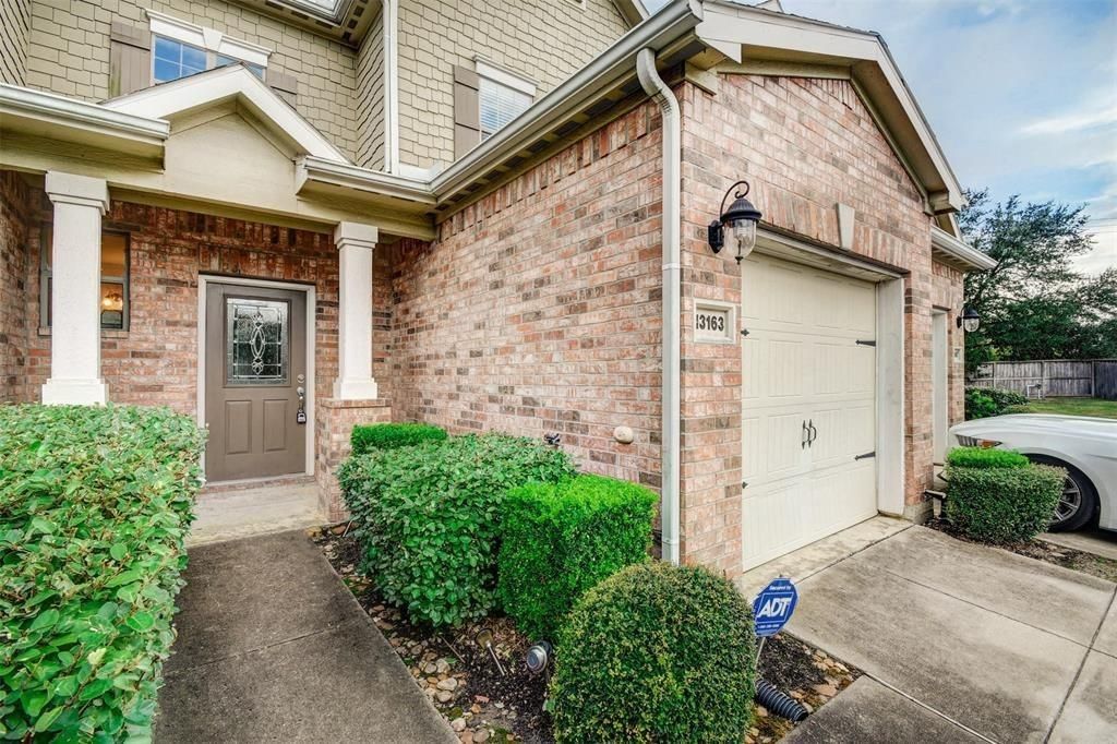 13163 Stratford Skies Lane, Houston, TX 77072