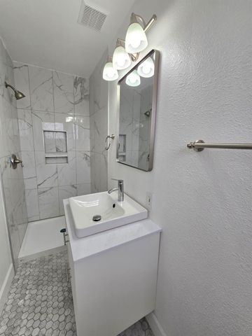 424 W Rialto Avenue, Clovis, CA 93612