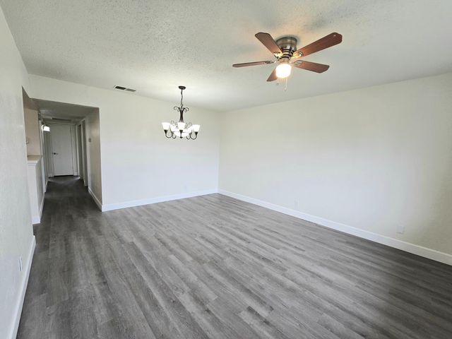 424 W Rialto Avenue, Clovis, CA 93612