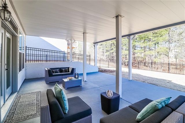 385 Huron Lane, Hoschton, GA 30548