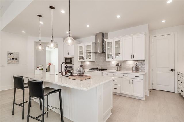 385 Huron Lane, Hoschton, GA 30548