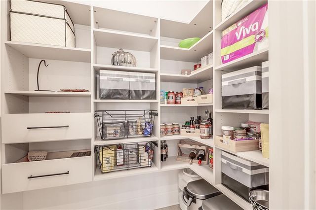 385 Huron Lane, Hoschton, GA 30548