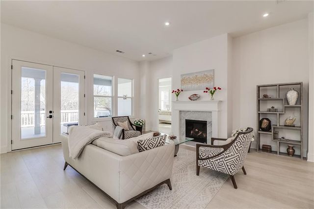 385 Huron Lane, Hoschton, GA 30548