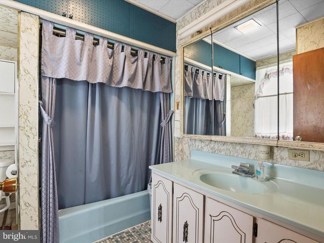 4960 YORK, New Oxford, PA 17350
