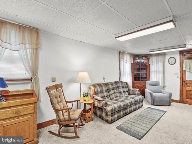 4960 YORK, New Oxford, PA 17350