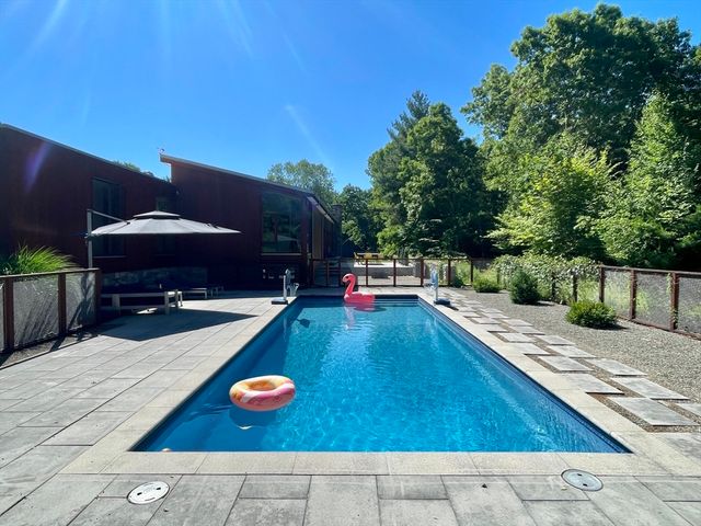 4 Solstice Way, Sharon, MA 02067