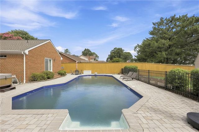 228 Convention DR, Virginia Beach, VA 23462