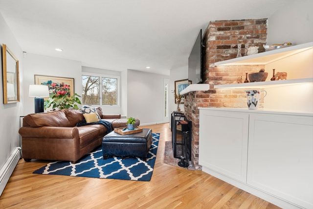 19 Saltmeadow Ln, Duxbury, MA 02332