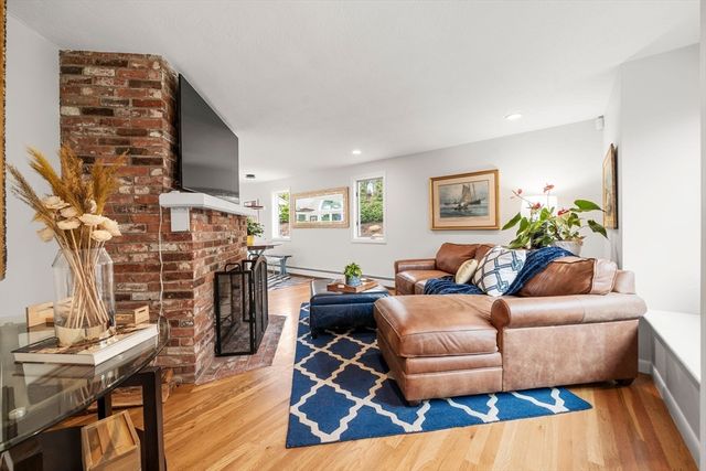 19 Saltmeadow Ln, Duxbury, MA 02332