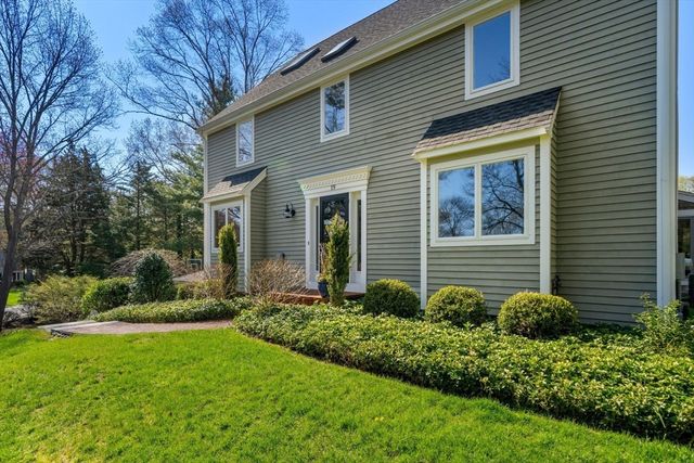19 Saltmeadow Ln, Duxbury, MA 02332