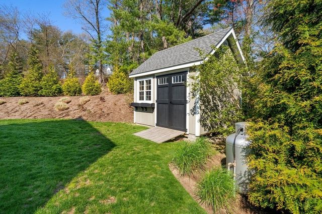 19 Saltmeadow Ln, Duxbury, MA 02332