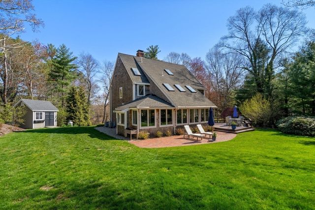 19 Saltmeadow Ln, Duxbury, MA 02332