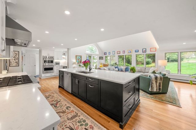 19 Saltmeadow Ln, Duxbury, MA 02332
