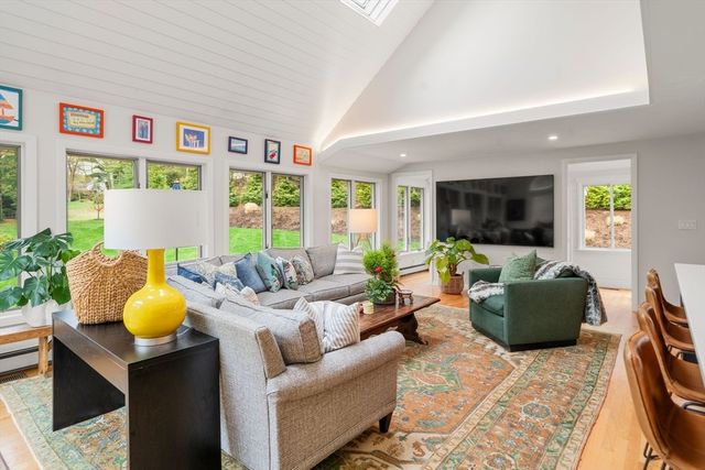 19 Saltmeadow Ln, Duxbury, MA 02332