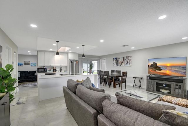 716 SW 18th Street, Boynton Beach, FL 33426