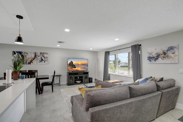 716 SW 18th Street, Boynton Beach, FL 33426