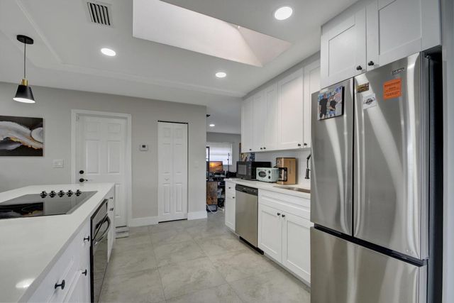 716 SW 18th Street, Boynton Beach, FL 33426