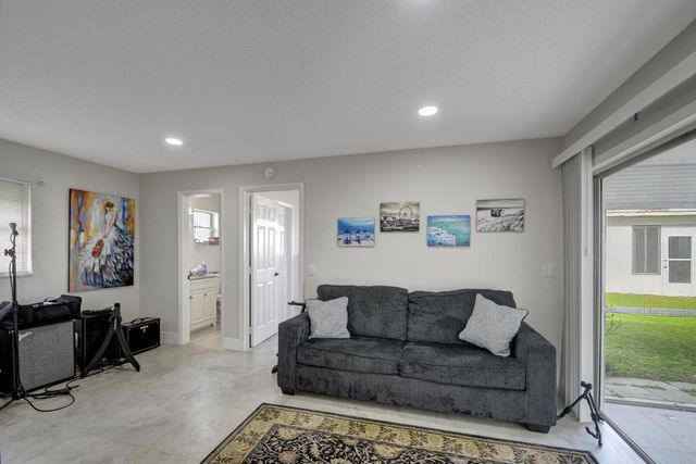 716 SW 18th Street, Boynton Beach, FL 33426