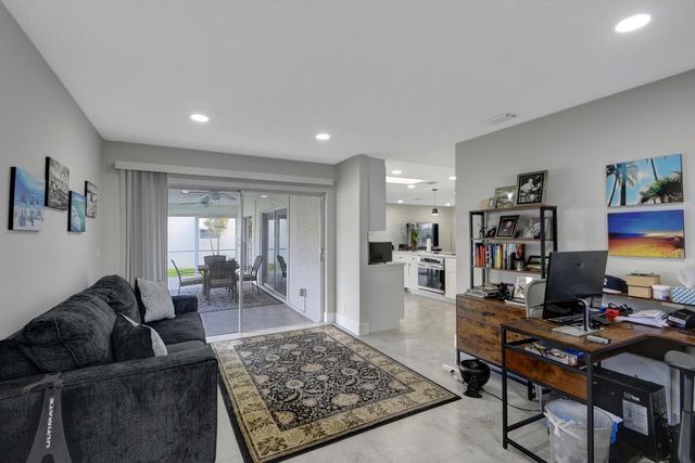 716 SW 18th Street, Boynton Beach, FL 33426