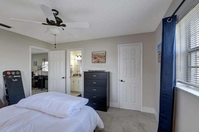 716 SW 18th Street, Boynton Beach, FL 33426