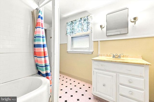 327 SUMMER ST, Royersford, PA 19468