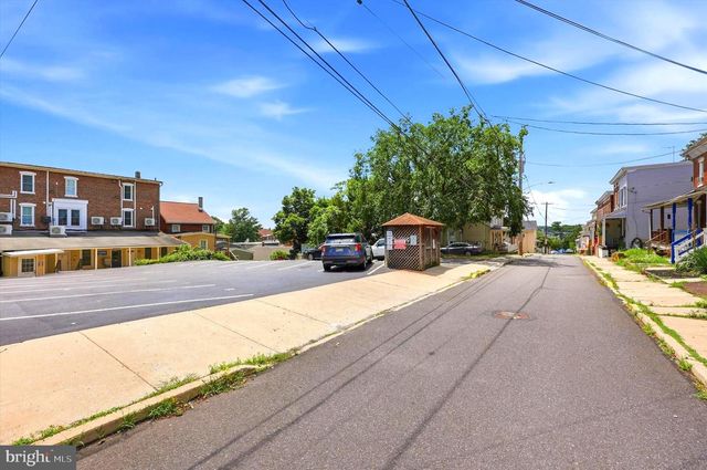 327 SUMMER ST, Royersford, PA 19468