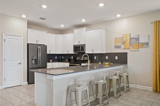 8834 CABOT CLIFFS DRIVE, Davenport, FL 33896