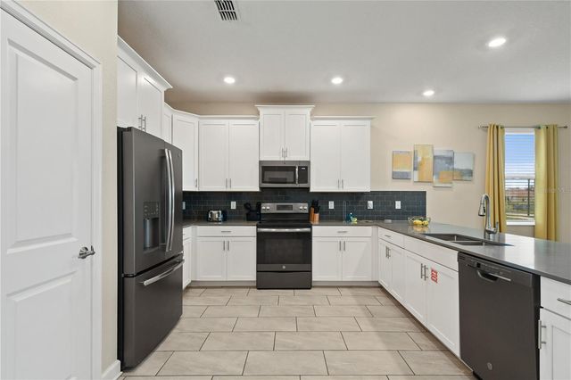 8834 CABOT CLIFFS DRIVE, Davenport, FL 33896