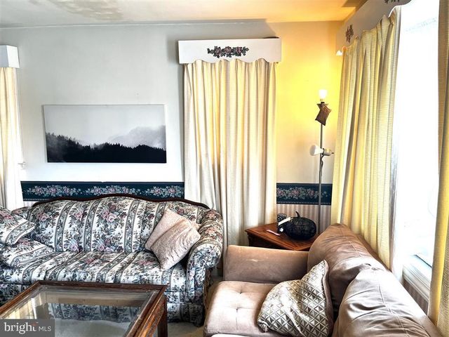 924 PALLADI DR, Baltimore, MD 21227