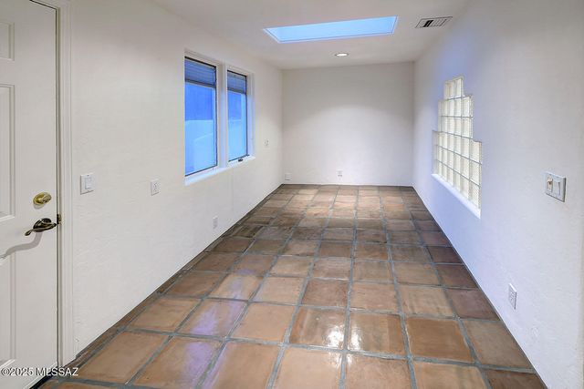 972 N Rancho Del Jefe Loop, Tucson, AZ 85748