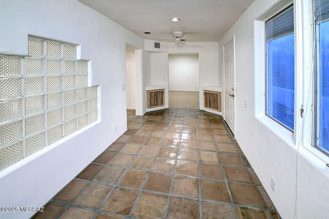 972 N Rancho Del Jefe Loop, Tucson, AZ 85748