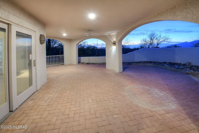972 N Rancho Del Jefe Loop, Tucson, AZ 85748