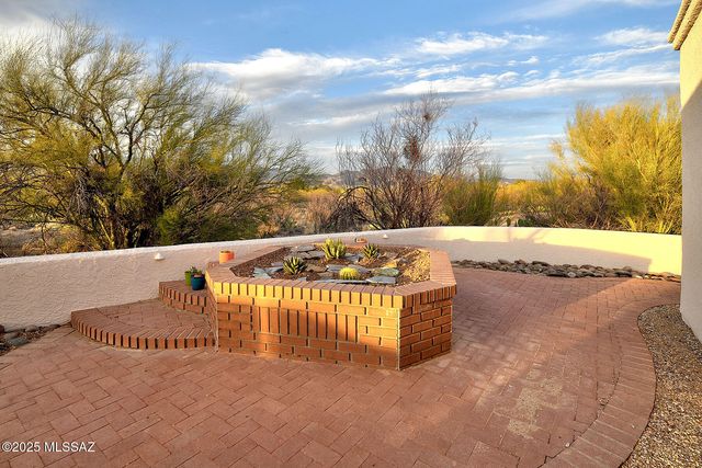 972 N Rancho Del Jefe Loop, Tucson, AZ 85748