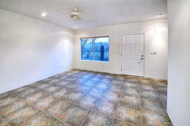 972 N Rancho Del Jefe Loop, Tucson, AZ 85748