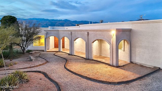 972 N Rancho Del Jefe Loop, Tucson, AZ 85748
