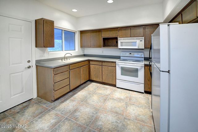 972 N Rancho Del Jefe Loop, Tucson, AZ 85748