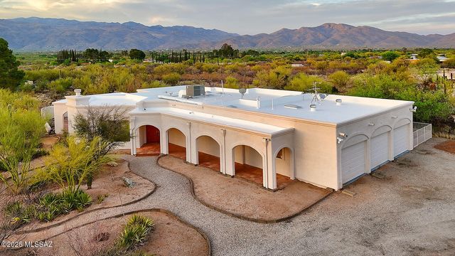 972 N Rancho Del Jefe Loop, Tucson, AZ 85748