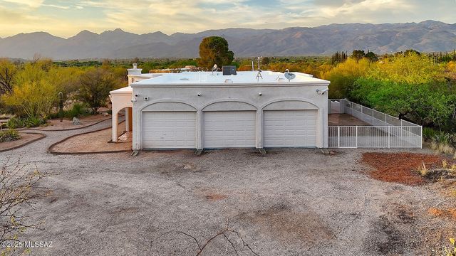 972 N Rancho Del Jefe Loop, Tucson, AZ 85748