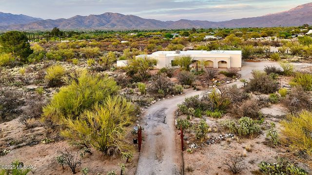 972 N Rancho Del Jefe Loop, Tucson, AZ 85748