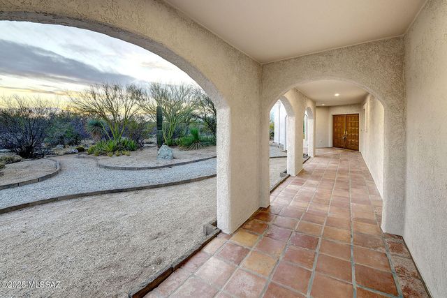 972 N Rancho Del Jefe Loop, Tucson, AZ 85748