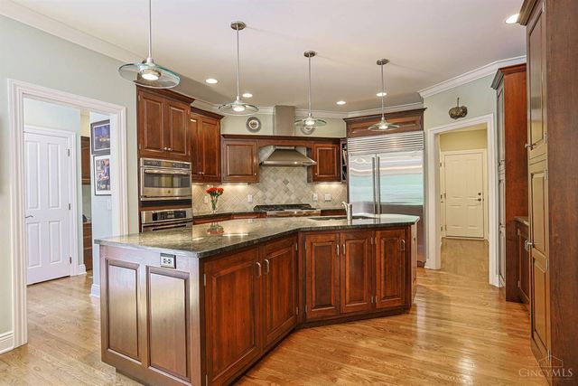 35 Frick Court, Glendale, OH 45246