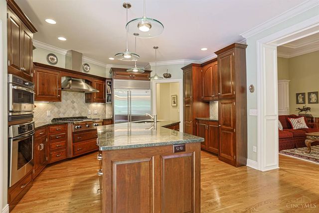 35 Frick Court, Glendale, OH 45246