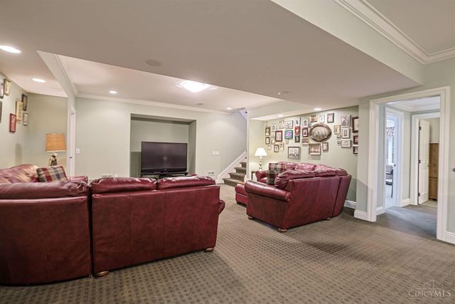 35 Frick Court, Glendale, OH 45246