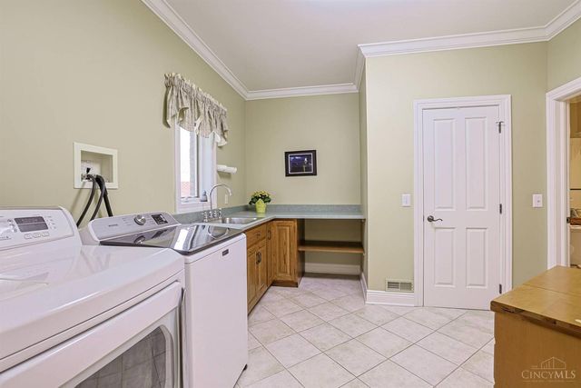 35 Frick Court, Glendale, OH 45246