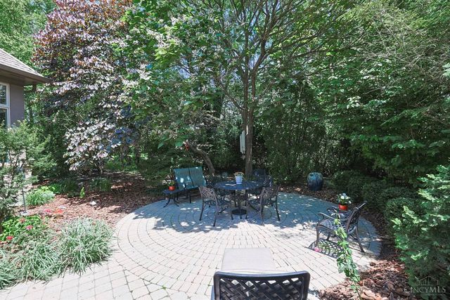 35 Frick Court, Glendale, OH 45246