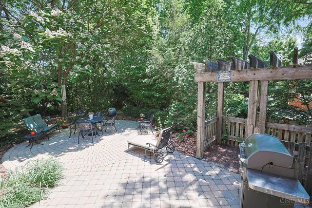 35 Frick Court, Glendale, OH 45246