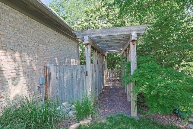 35 Frick Court, Glendale, OH 45246